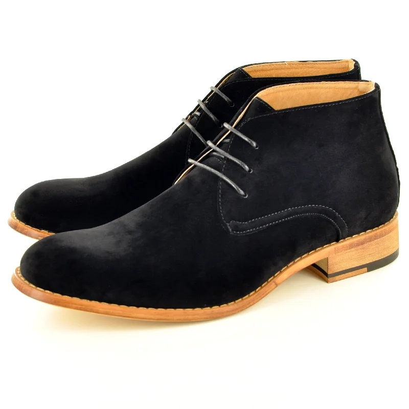 CASUAL CHUKKA BOOTS IN BLACK SUEDE