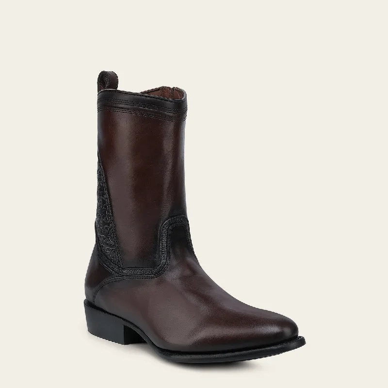 Dark brown versatile style boot with engraved detail