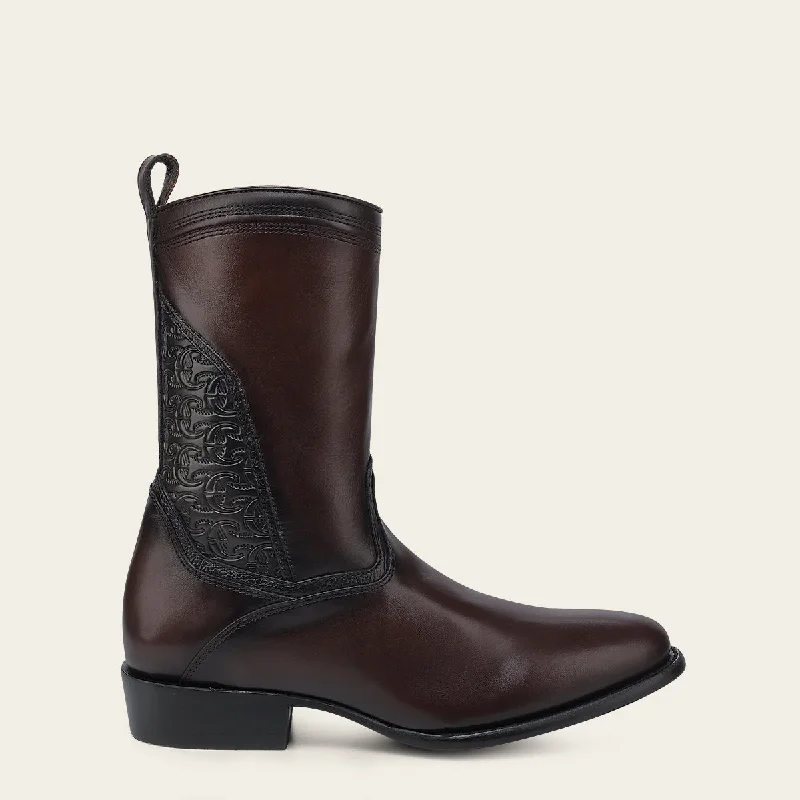 Dark brown versatile style boot with engraved detail