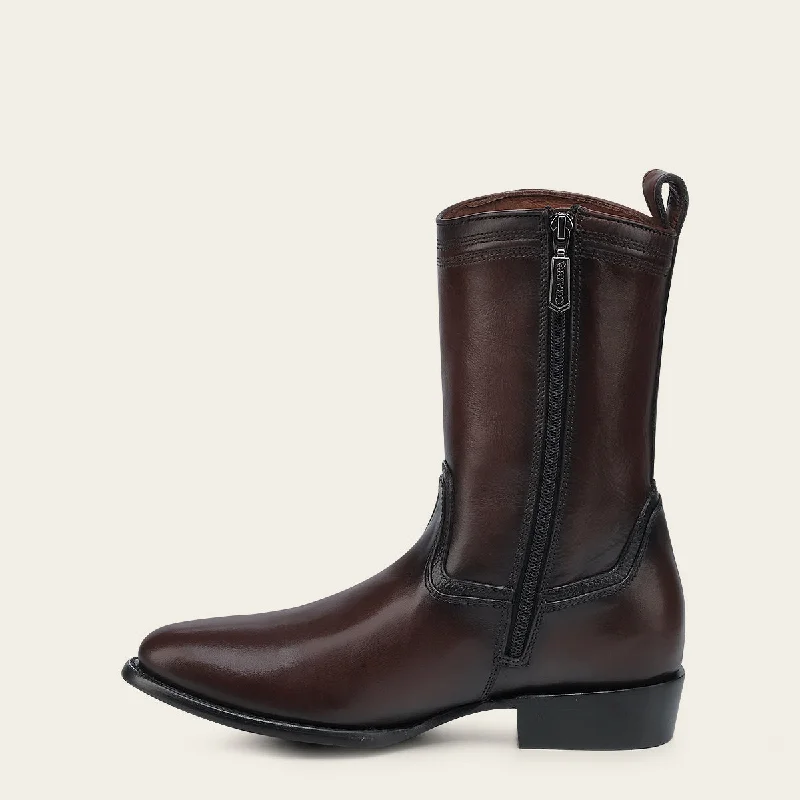 Dark brown versatile style boot with engraved detail