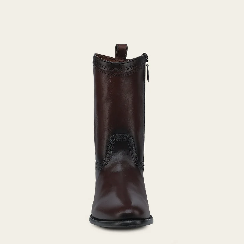 Dark brown versatile style boot with engraved detail