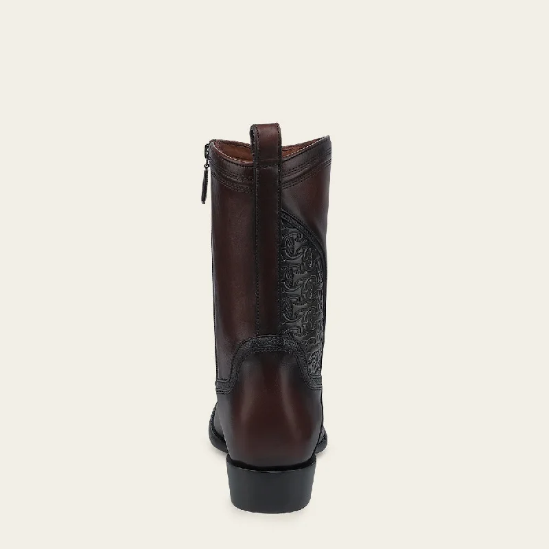 Dark brown versatile style boot with engraved detail