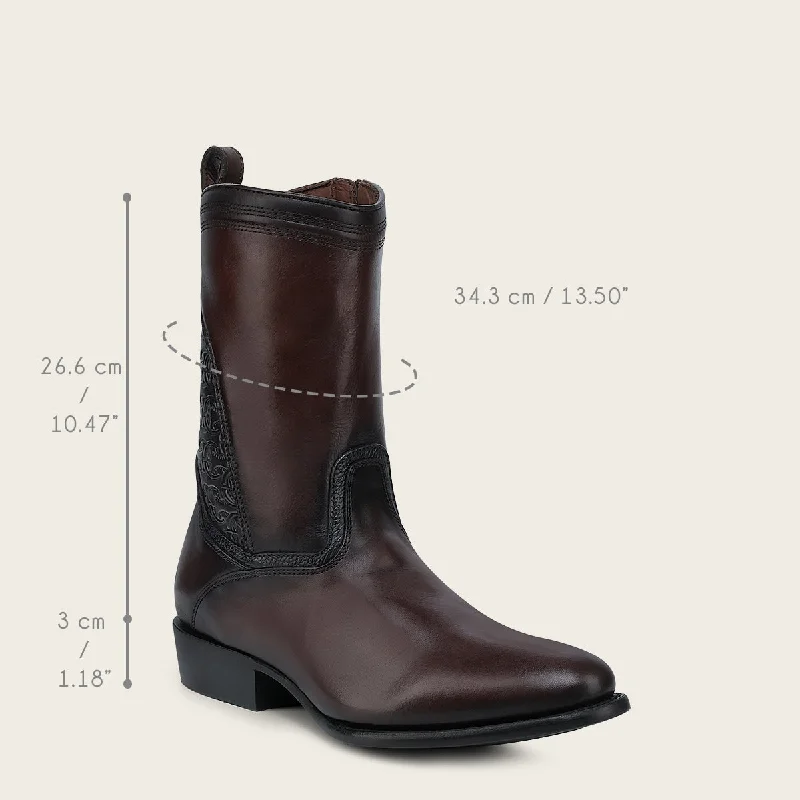 Dark brown versatile style boot with engraved detail