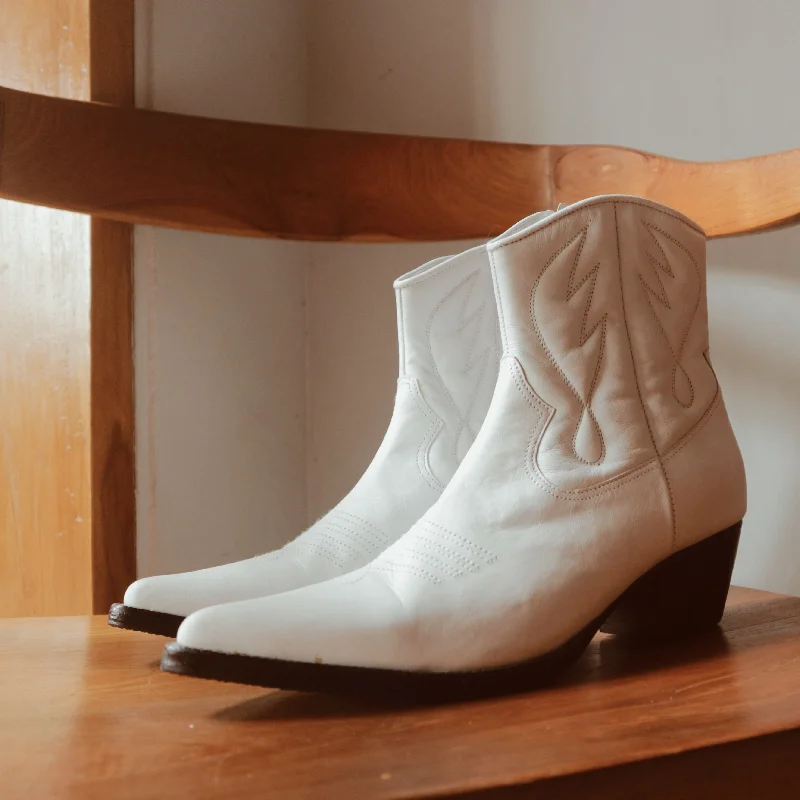 LOGAN Western Leather Boots - White