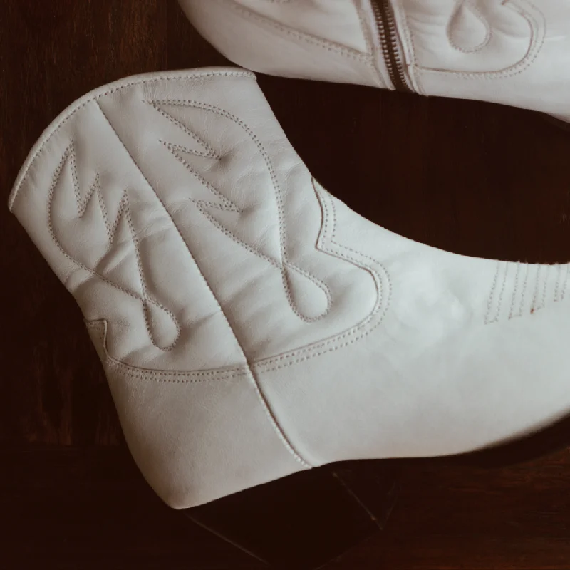 LOGAN Western Leather Boots - White