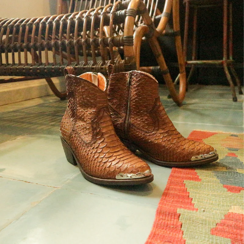 MANTRA Boots - Antique Brown