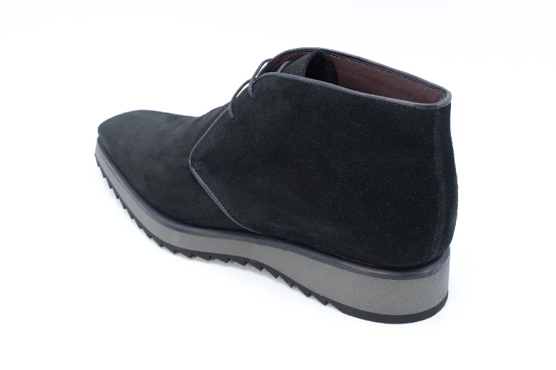 Men's Suede Chukka Boot in Black